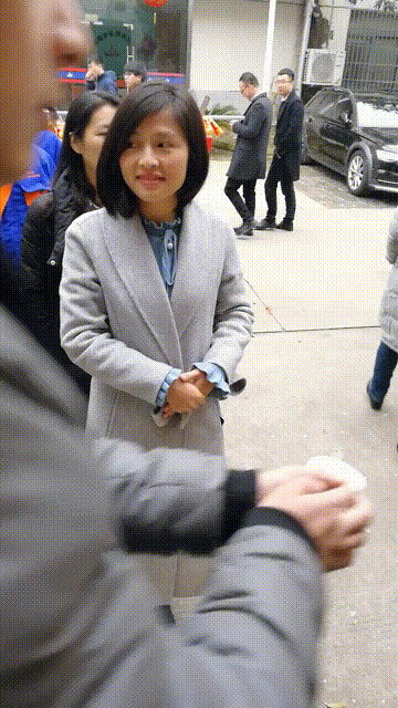 這群依斯倍環(huán)保小伙伴們在排隊等什么呢